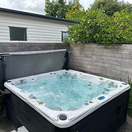 Summer Holiday 4 Bedrooms House In Hamilton With Pool And Spa 外观 照片