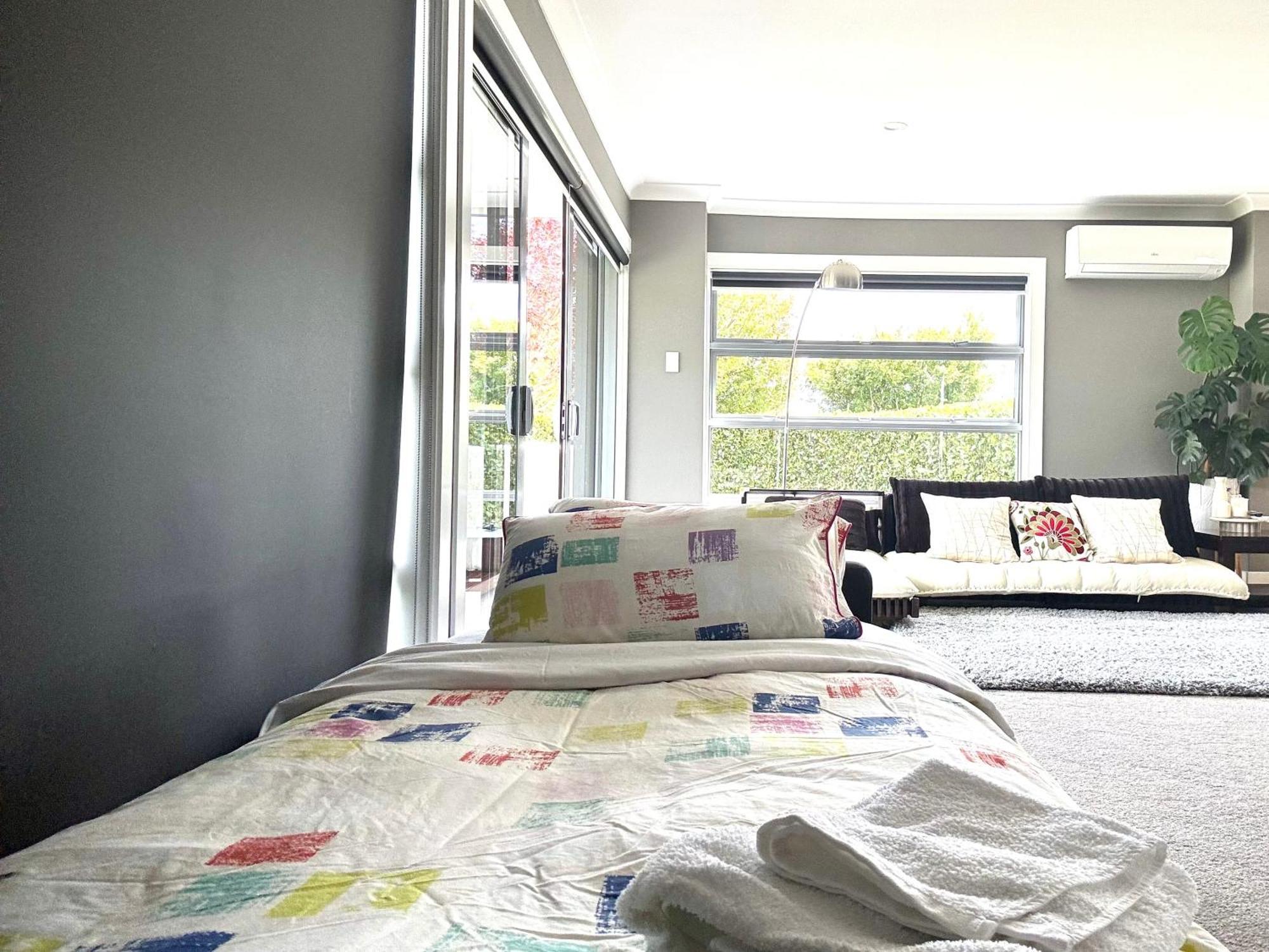 Summer Holiday 4 Bedrooms House In Hamilton With Pool And Spa 外观 照片